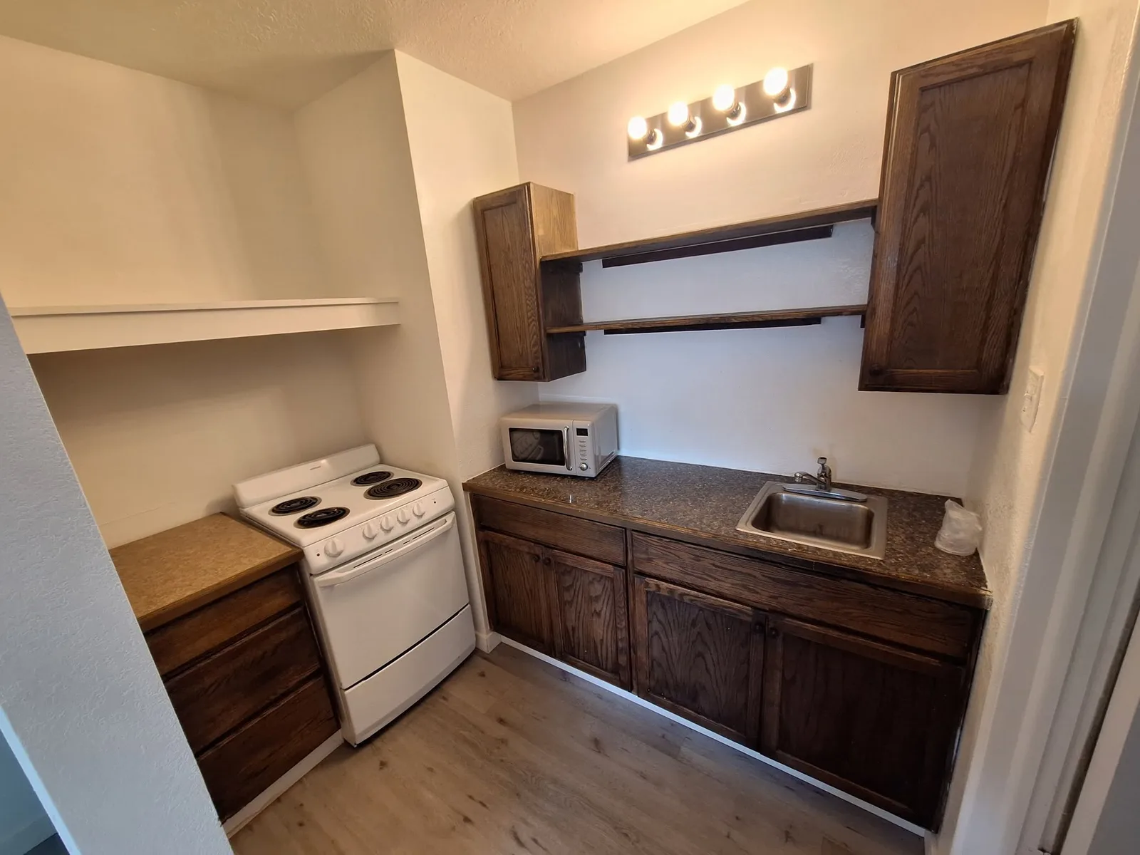 Apollo Motor Inn room, 296 Addison Ave W, Twin Falls, ID
