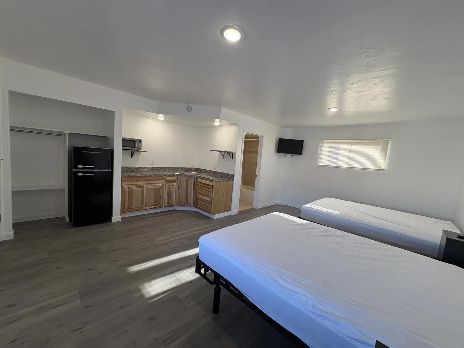 Monterey Motor Inn room, 433 Addison Ave W, Twin Falls, ID