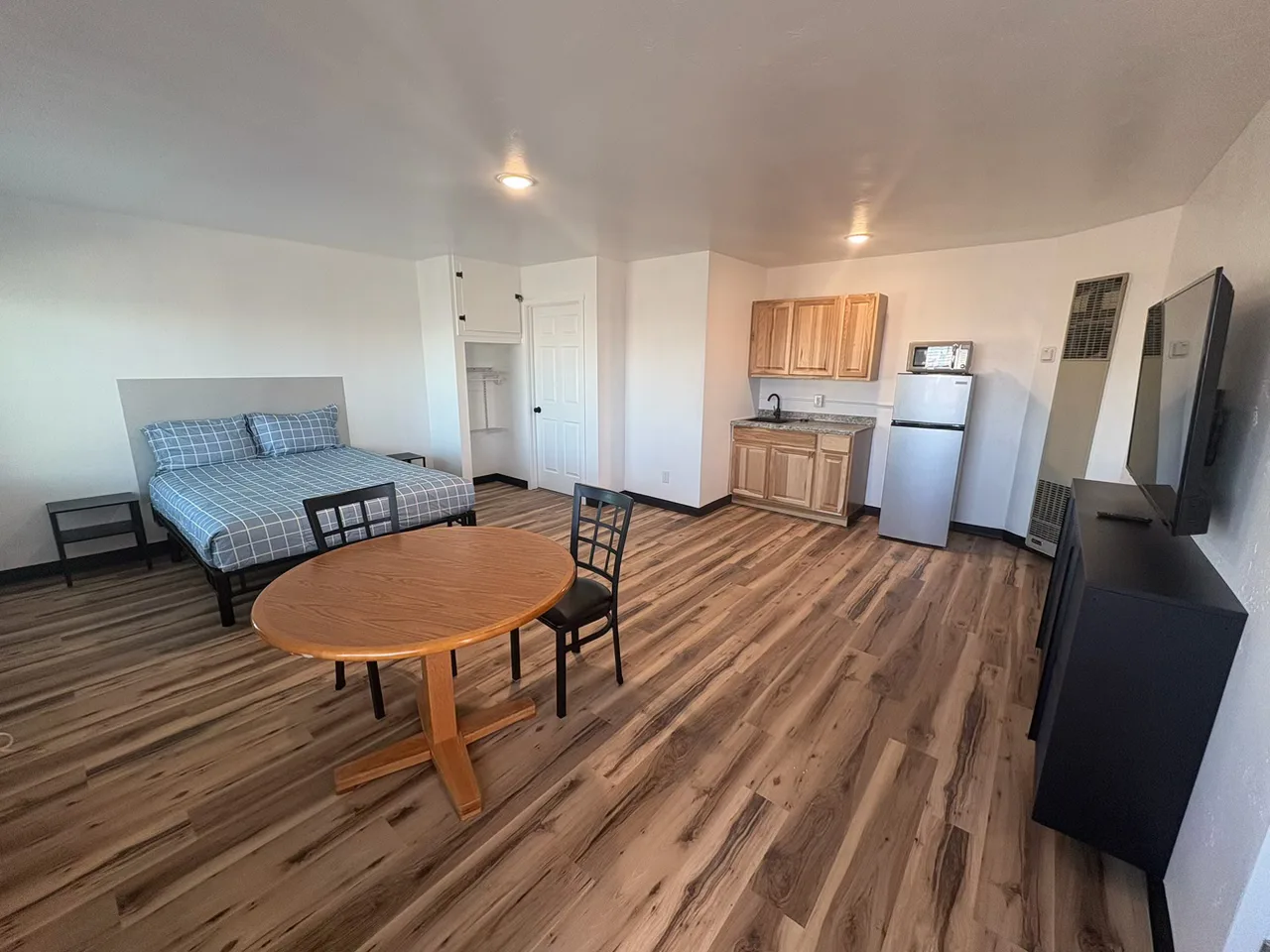 Single room kitchen interior at Twin Falls Motel
